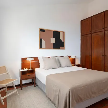 Casa Amarela Da Faja Da Areia By An Island