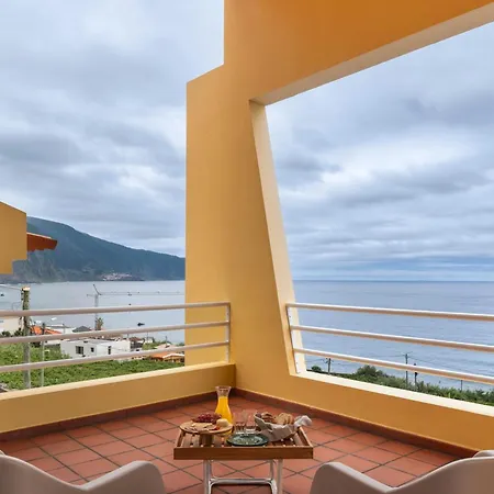 Nyaraló Casa Amarela Da Faja Da Areia By An Island *