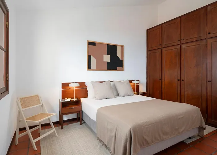 Casa Amarela Da Faja Da Areia By An Island